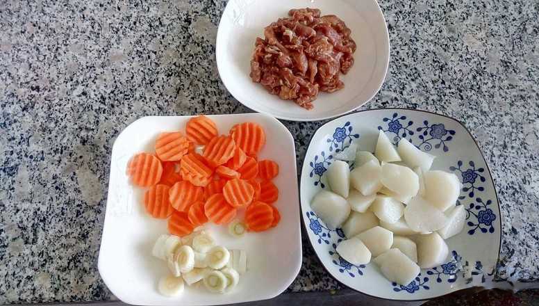 肉炖<a href=/shicai/shucai/ShanYao/index.html target=_blank><u>山药</u></a><a href=/shicai/shucai/HuLuoBo/index.html target=_blank><u>胡<a href=/shicai/shucai/LuoBo/index.html target=_blank><u>萝卜</u></a></u></a>的做法
