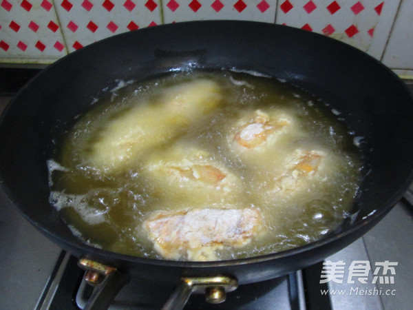脆皮炸<a href=/shicai/rouqin/JiChi/index.html target=_blank><u>鸡翅</u></a>的做法