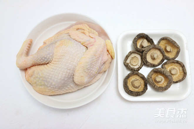 <a href=/shicai/shucai/XiangGu/index.html target=_blank><u>香菇</u></a>蒸滑鸡的做法