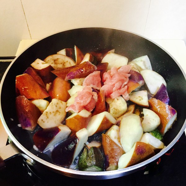 肉片<a href=/shicai/shucai/QieZi/index.html target=_blank><u>茄子</u></a>的做法