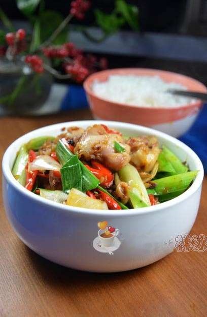 小炒<a href=/shicai/rouqin/JiTui/index.html target=_blank><u>鸡腿</u></a>肉的做法