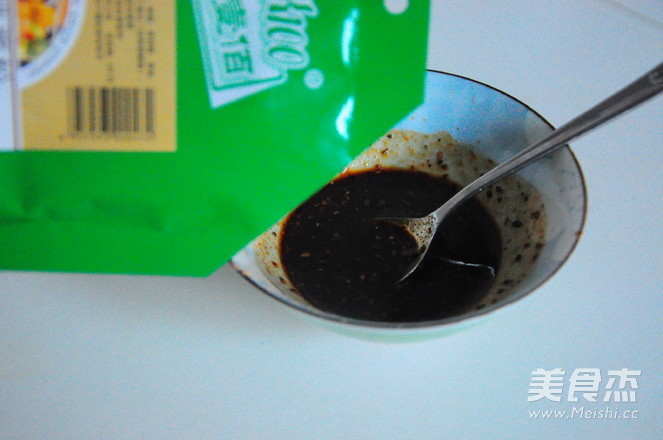 芝加哥黑椒烤<a href=/shicai/rouqin/NiuPai/index.html target=_blank><u>牛排</u></a>的做法