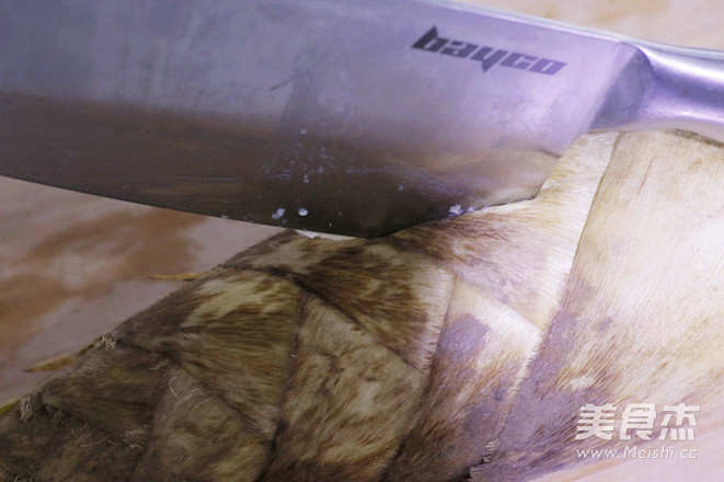 <a href=/shicai/shucai/ChunSun/index.html target=_blank><u>春笋</u></a>腊鸭汤的做法