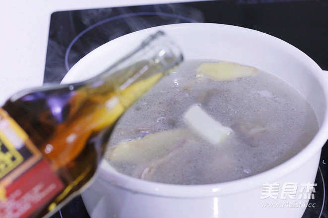 <a href=/shicai/shucai/ChunSun/index.html target=_blank><u>春笋</u></a>腊鸭汤的做法
