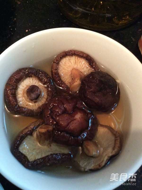 美味清淡粥（瘦肉<a href=/shicai/rouqin/ZhuGan/index.html target=_blank><u>猪肝</u></a><a href=/shicai/shucai/XiangGu/index.html target=_blank><u>香菇</u></a><a href=/shicai/shucai/JieCai/index.html target=_blank><u>芥菜</u></a>粥）的做法