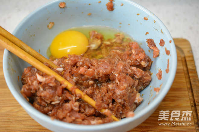 吃一碗<a href=/shicai/shucai/JiCai/index.html target=_blank><u>荠菜</u></a>馄饨，享受阳光的味道的做法
