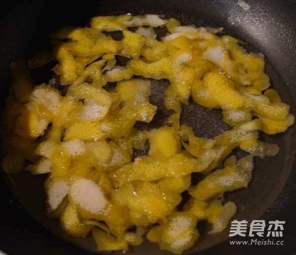 <a href=/shicai/guopin/YouZi/index.html target=_blank><u>柚子</u></a>皮糖的做法