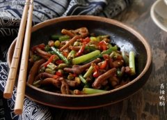 香辣鸭肠酸爽开胃做法