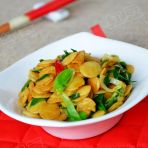 蒜苗炒豆饼