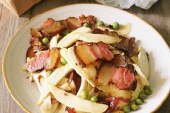 茭白炒腊肉的做法