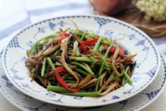 茶树菇炒茼蒿的做法