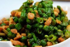 大对虾酱肉末豇豆的做法