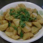 香菜焖土豆的家常做法