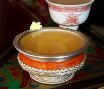 【青稞酒】青稞酒好喝吗_青稞酒多少度_青稞酒是哪个民族的