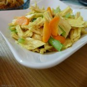 菜梗炒腐竹的做法