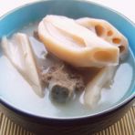 莲藕排骨汤的做法