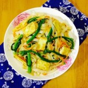 菜心炒河粉的做法