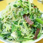 山楂糕凉拌菠菜粉丝