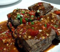 【吃臭豆腐有什么好处】吃臭豆腐的危害_吃臭豆腐会中毒吗