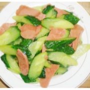【火腿肠炒黄瓜】火腿肠炒黄瓜的营养价值_火腿肠的热量