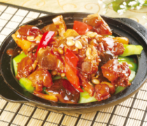 【小南瓜炒肉】小南瓜炒肉的做法_小南瓜炒肉的营养价值